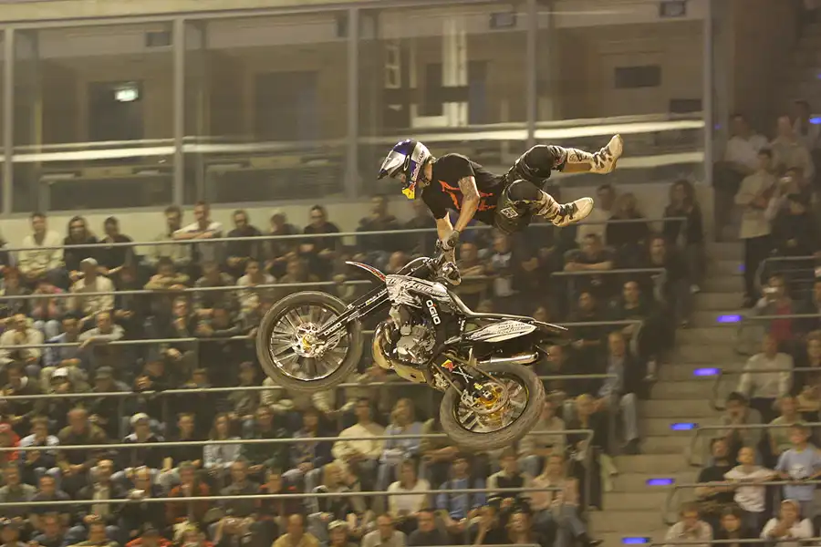 041 | 2005 | Berlin | Night Of The Jumps | © carsten riede fotografie