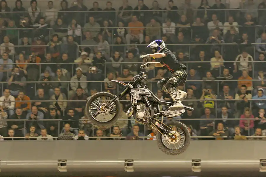 042 | 2005 | Berlin | Night Of The Jumps | © carsten riede fotografie