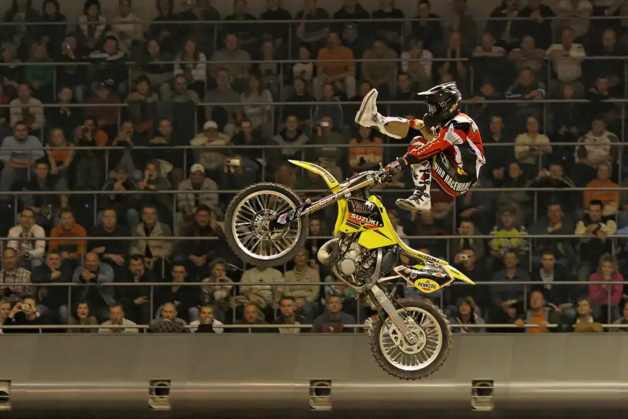 043 | 2005 | Berlin | Night Of The Jumps | © carsten riede fotografie