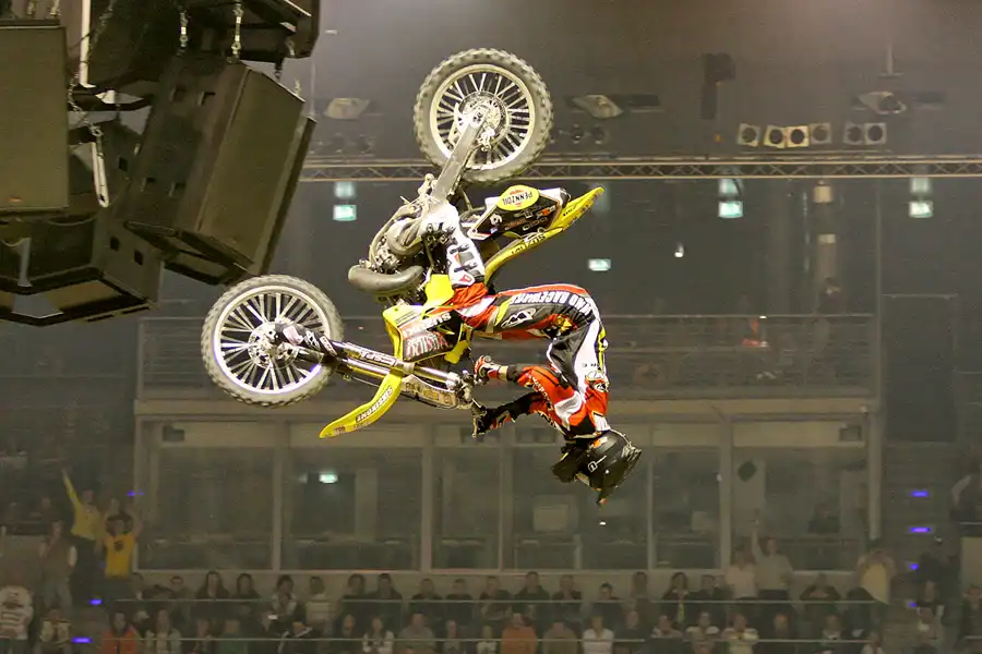 047 | 2005 | Berlin | Night Of The Jumps | © carsten riede fotografie