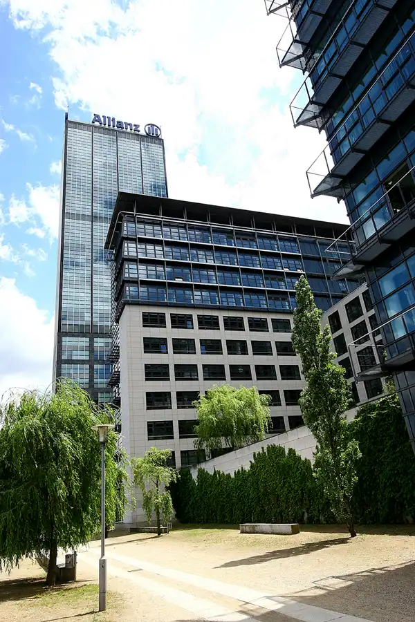 031 | 2005 | Berlin | An den Treptowers | © carsten riede fotografie