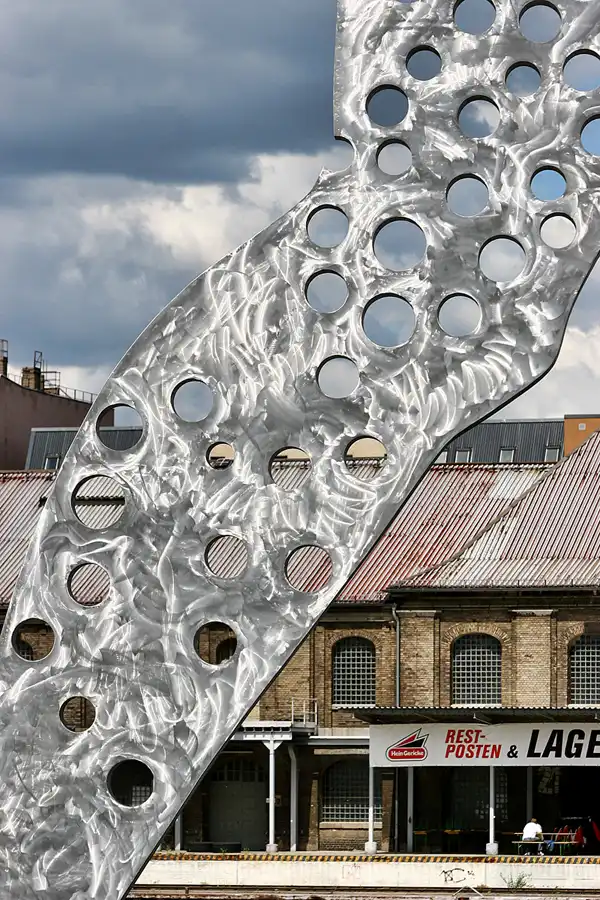 039 | 2005 | Berlin | An den Treptowers | © carsten riede fotografie