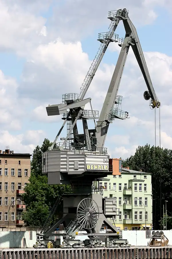 040 | 2005 | Berlin | An den Treptowers | © carsten riede fotografie