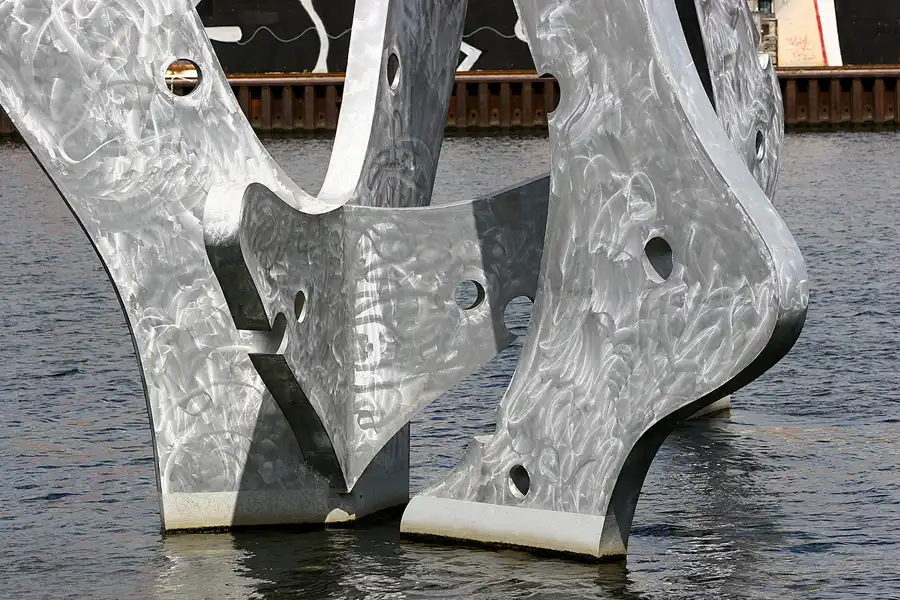 041 | 2005 | Berlin | An den Treptowers | © carsten riede fotografie