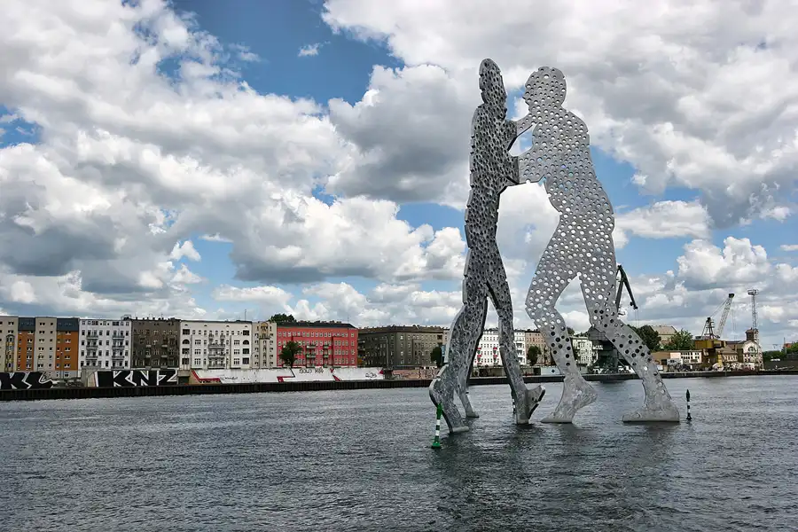 046 | 2005 | Berlin | An den Treptowers | © carsten riede fotografie