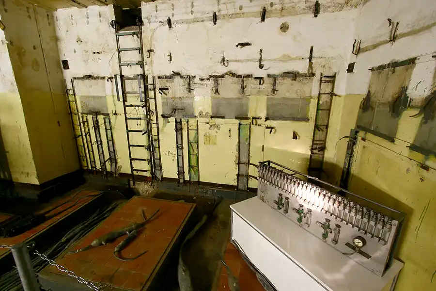 056 | 2005 | Wünsdorf-Waldstadt | Fernmeldebunker Zeppelin (Amt 500) | © carsten riede fotografie