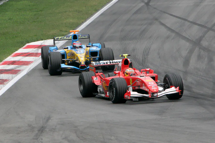 044 | 2005 | Monza | Ferrari F2005 | Luca Badoer + Renault R25 | Fernando Alonso | © carsten riede fotografie