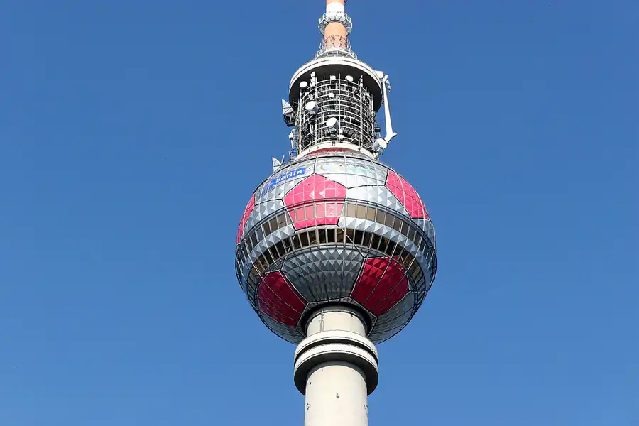 102 | 2006 | Berlin | Fernsehturm | © carsten riede fotografie