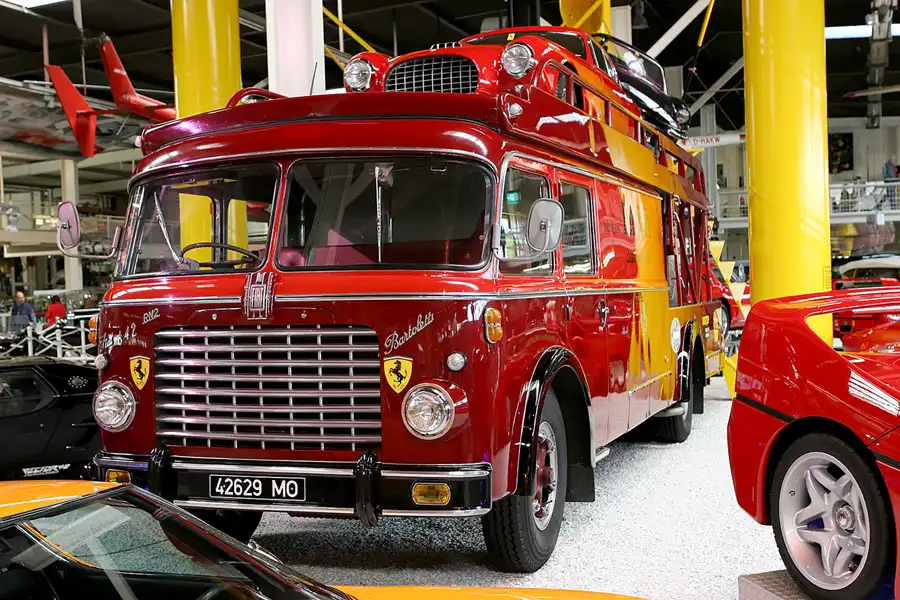 051 | 2006 | Sinsheim | Auto und Technik Museum | Ferrari Renntransporter | © carsten riede fotografie