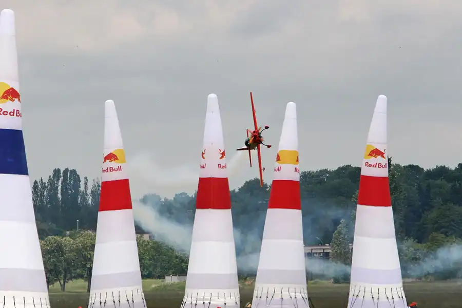 017 | 2006 | Berlin | Red Bull Air Race | © carsten riede fotografie