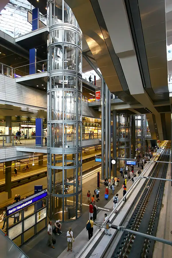 008 | 2006 | Berlin | Hauptbahnhof | © carsten riede fotografie