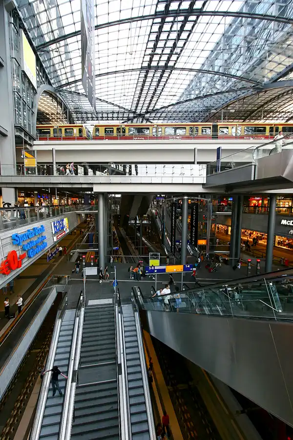 009 | 2006 | Berlin | Hauptbahnhof | © carsten riede fotografie