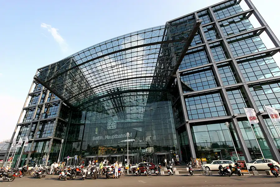 011 | 2006 | Berlin | Hauptbahnhof | © carsten riede fotografie