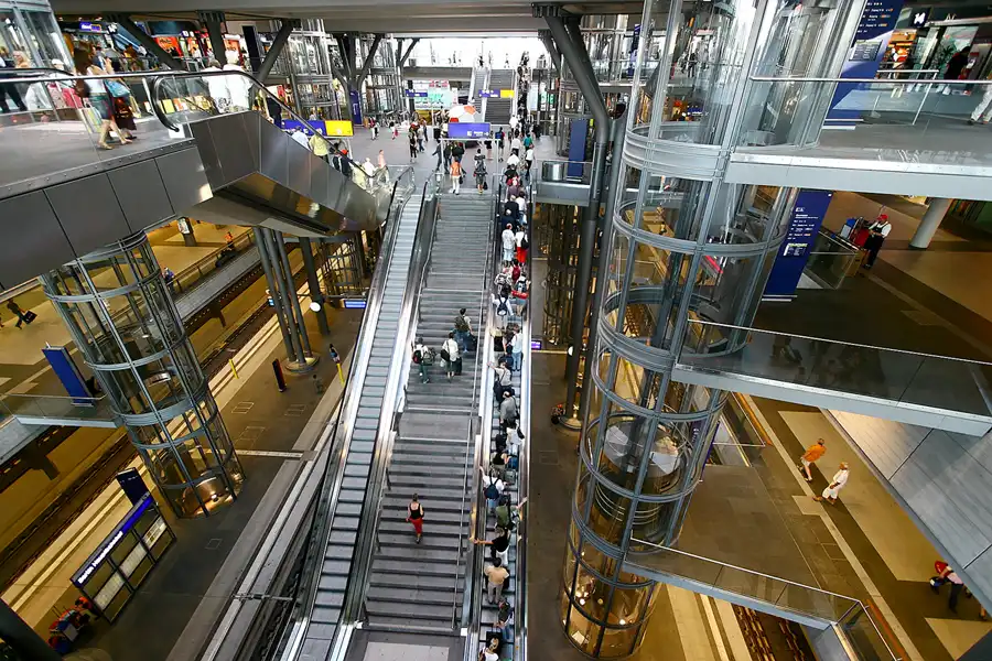 017 | 2006 | Berlin | Hauptbahnhof | © carsten riede fotografie