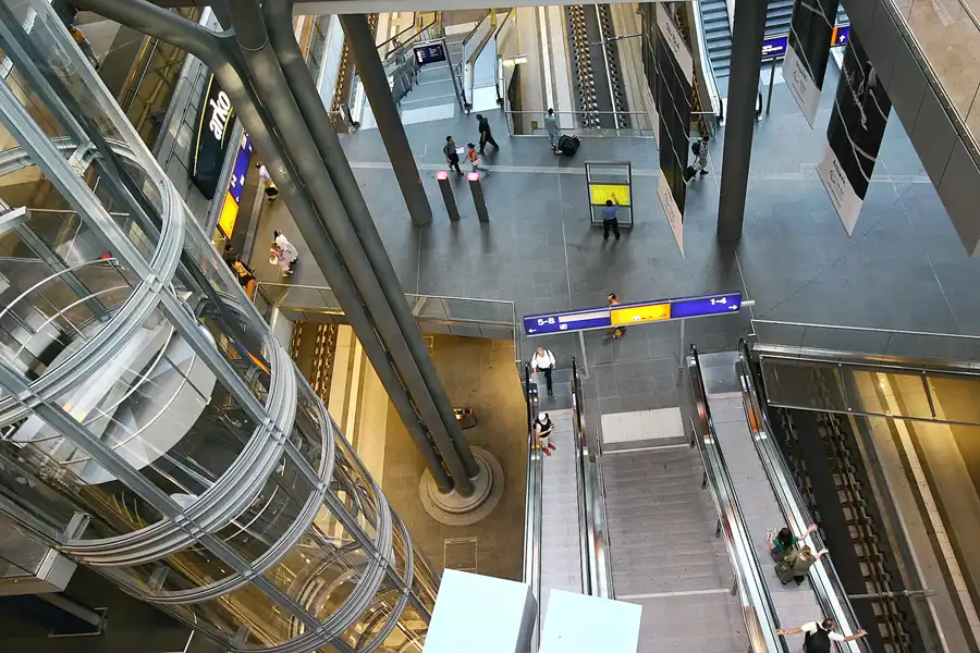 021 | 2006 | Berlin | Hauptbahnhof | © carsten riede fotografie