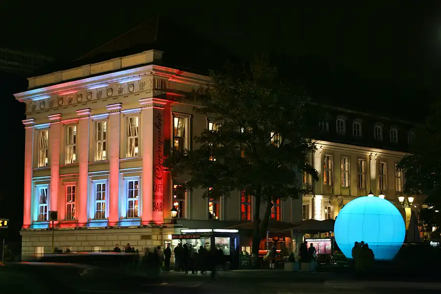 021 | 2006 | Berlin | Festival Of Lights | Unter den Linden | © carsten riede fotografie