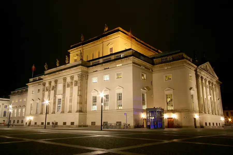 025 | 2006 | Berlin | Festival Of Lights | Staatsoper Unter den Linden | © carsten riede fotografie