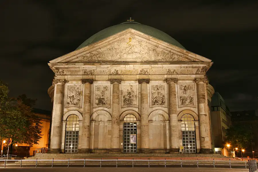 026 | 2006 | Berlin | Festival Of Lights | St. Hedwigs-Kathedrale Berlin | © carsten riede fotografie