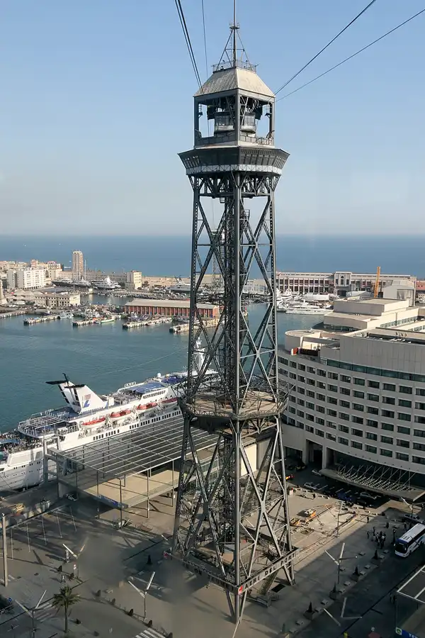 164 | 2006 | Barcelona | Transbordador Aeri – Placa de l' Armada – Torre Jaume I – Torre de St. Sebastia | © carsten riede fotografie