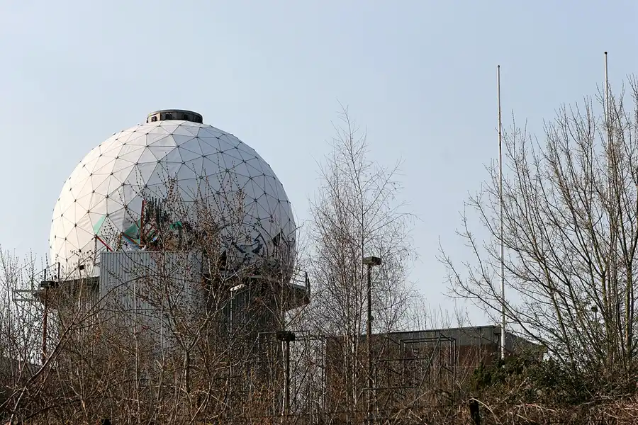 011 | 2007 | Berlin | Field Station Teufelsberg | © carsten riede fotografie