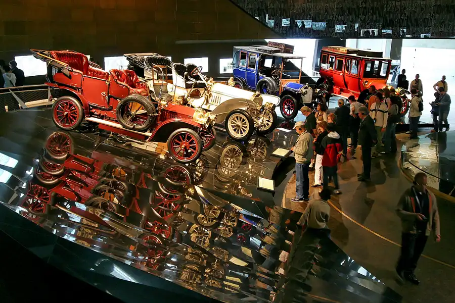 007 | 2007 | Stuttgart | Mercedes Benz Museum | © carsten riede fotografie