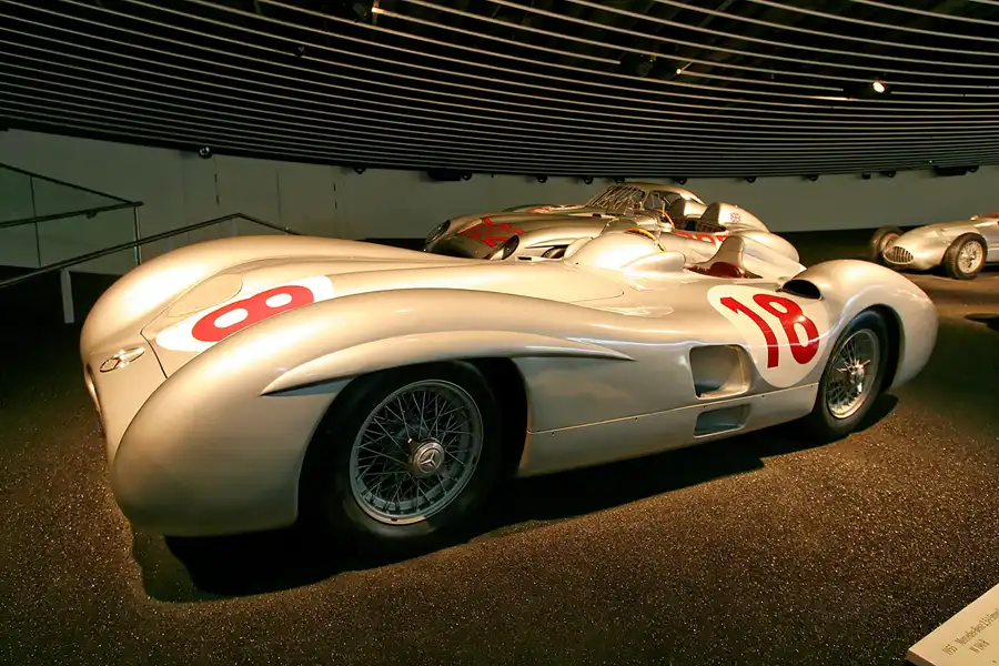 030 | 2007 | Stuttgart | Mercedes Benz Museum | © carsten riede fotografie