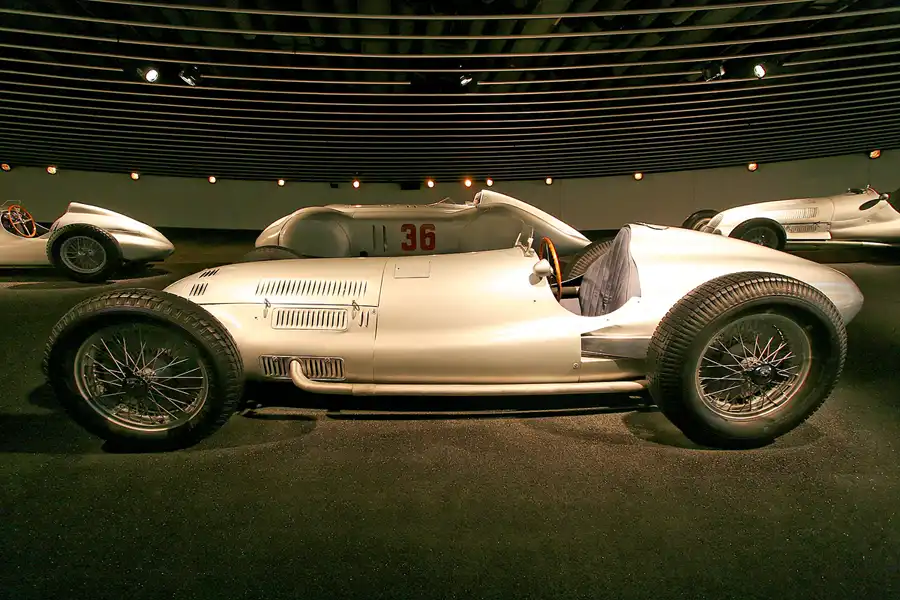 032 | 2007 | Stuttgart | Mercedes Benz Museum | © carsten riede fotografie