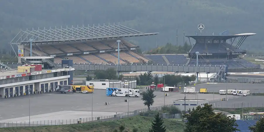 021 | 2007 | Nürburg | Blick von der Burgruine auf den Nürburgring | © carsten riede fotografie
