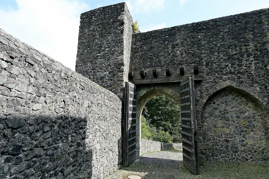 036 | 2007 | Nürburg | Burgruine | © carsten riede fotografie