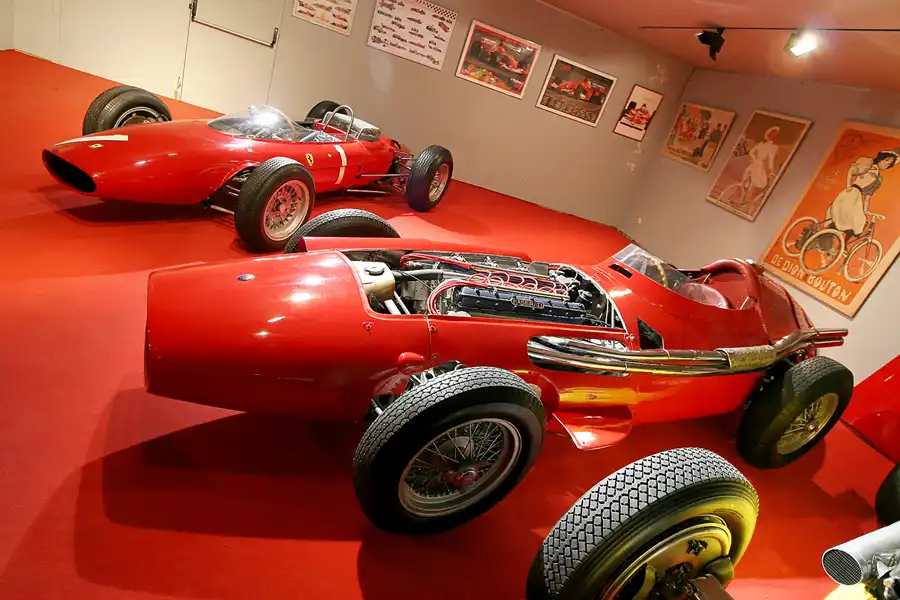012 | 2007 | Stavelot | Abbaye De Stavelot – Musee Du Circuit De Spa-Francorchamps – Ferrari 156/63 + Maserati 250F | © carsten riede fotografie