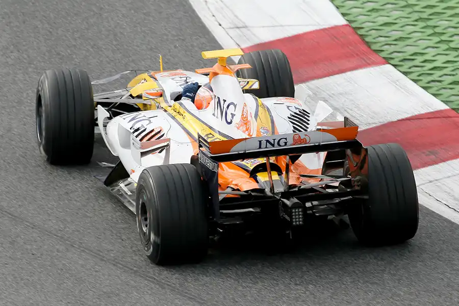 167 | 2008 | Barcelona | Renault R28 | Nelson Piquet Jr. | © carsten riede fotografie