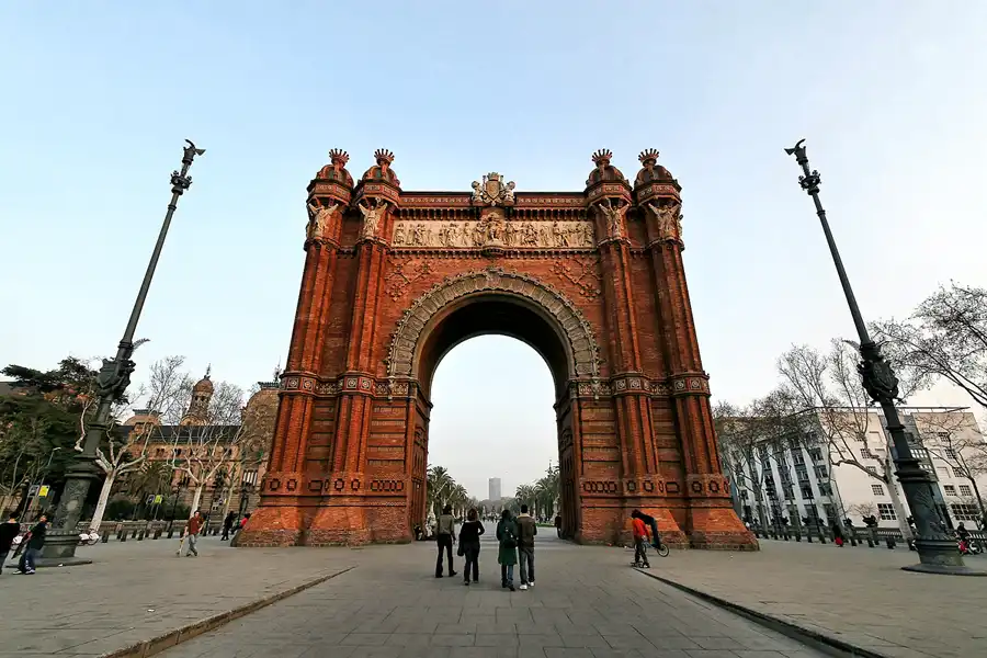 100 | 2008 | Barcelona | Arc de Triomf | © carsten riede fotografie