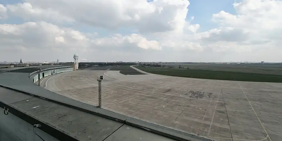 037 | 2008 | Berlin | Flughafen Tempelhof | © carsten riede fotografie