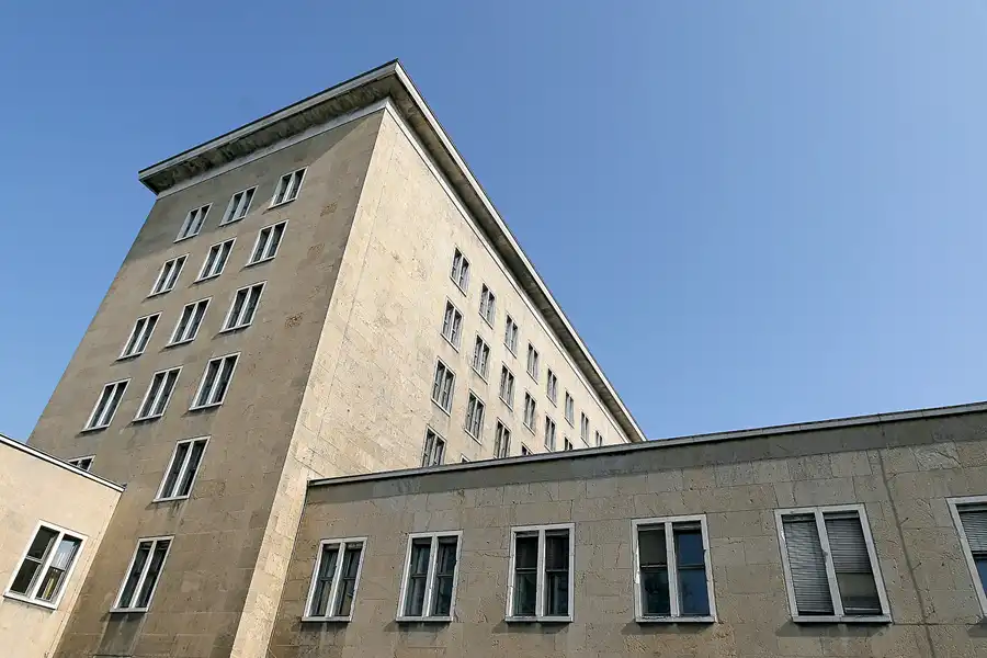 066 | 2008 | Berlin | Flughafen Tempelhof | © carsten riede fotografie