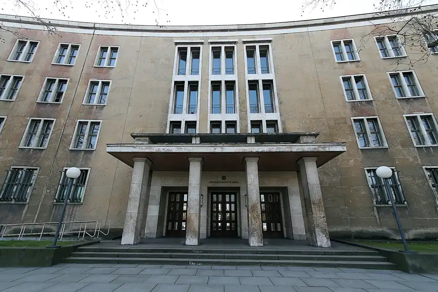 070 | 2008 | Berlin | Flughafen Tempelhof | © carsten riede fotografie