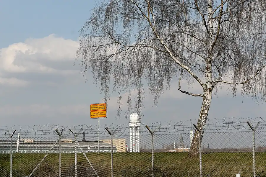 084 | 2008 | Berlin | Flughafen Tempelhof | © carsten riede fotografie