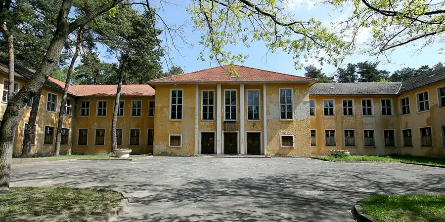 015 | 2008 | Elstal | Olympisches Dorf von 1936 – Das Hindenburghaus | © carsten riede fotografie