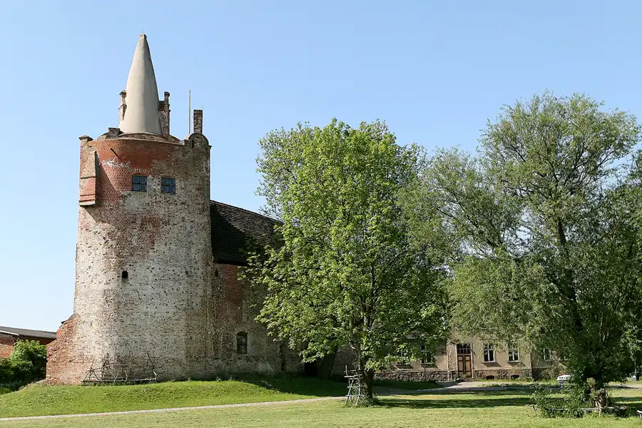 056 | 2008 | Klempenow | Burg | © carsten riede fotografie