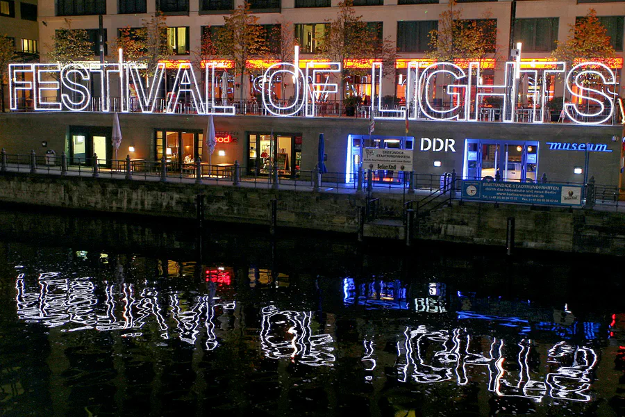 001 | 2008 | Berlin | Festival Of Lights – DomAquarée | © carsten riede fotografie