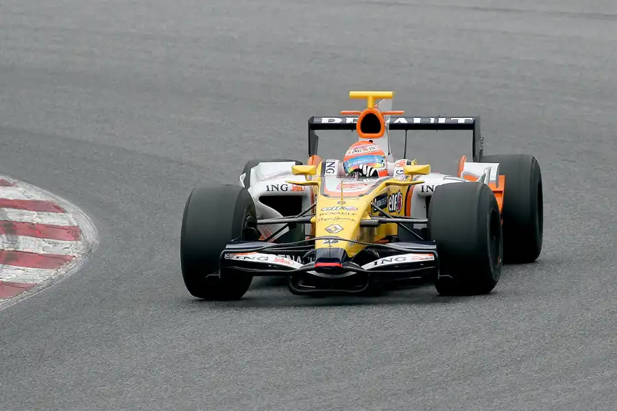 113 | 2008 | Barcelona | Renault R28 | Nelson Piquet Jr. | © carsten riede fotografie