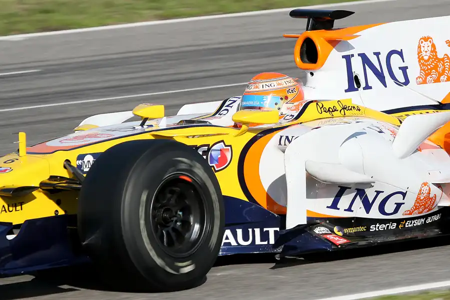 115 | 2008 | Barcelona | Renault R28 | Nelson Piquet Jr. | © carsten riede fotografie