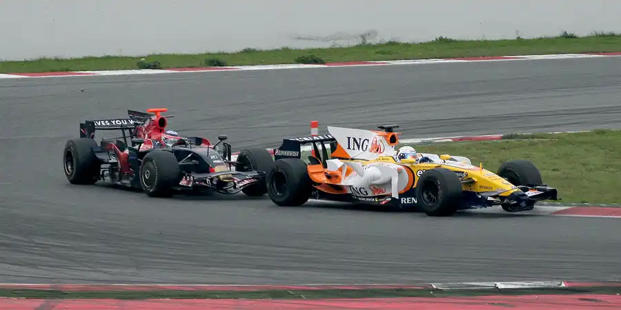 145 | 2008 | Barcelona | Toro Rosso-Ferrari STR3 | Takuma Sato + Renault R28 | Giedo Van der Garde | © carsten riede fotografie