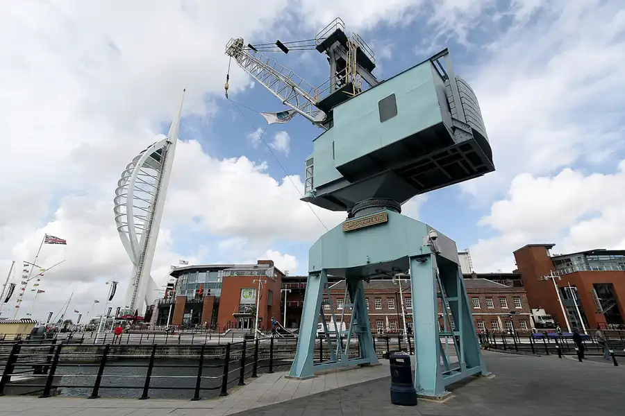 052 | 2009 | Portsmouth | Spinnaker Tower | © carsten riede fotografie