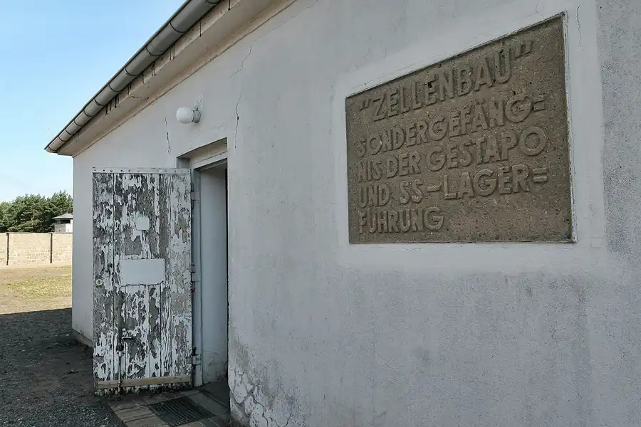 016 | 2009 | Sachsenhausen | Gedenkstätte | © carsten riede fotografie