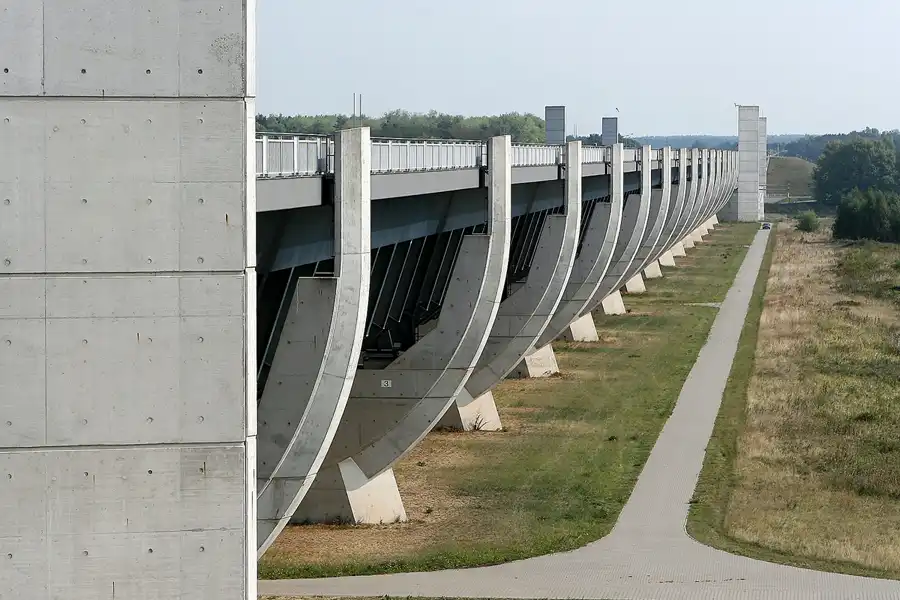 056 | 2009 | Magdeburg | Wasserstrassenkreuz | © carsten riede fotografie