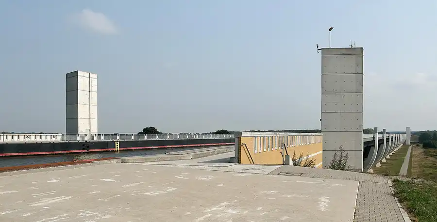 057 | 2009 | Magdeburg | Wasserstrassenkreuz | © carsten riede fotografie