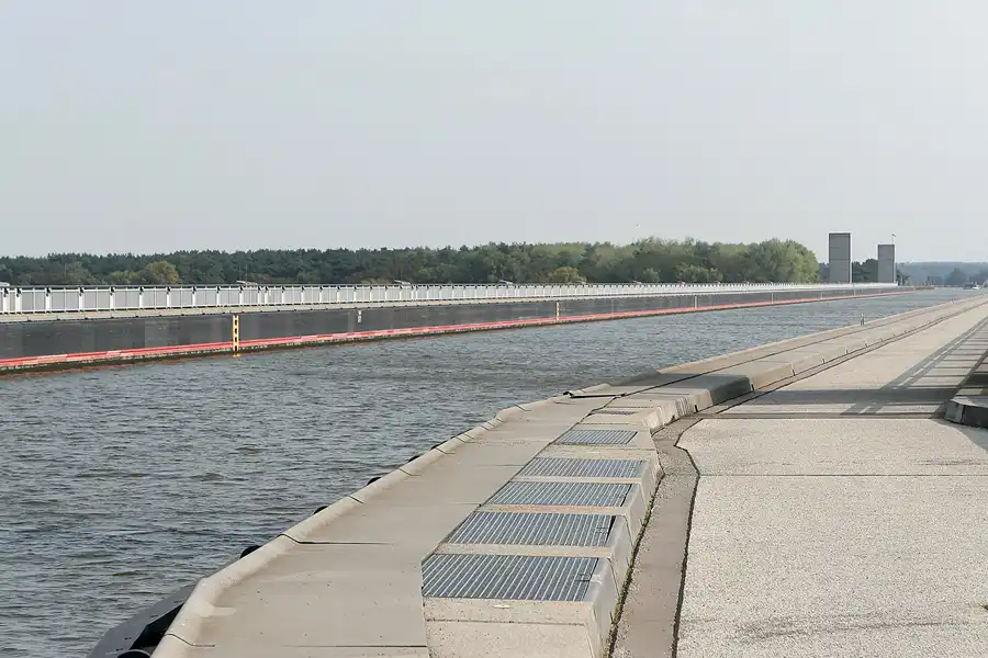 058 | 2009 | Magdeburg | Wasserstrassenkreuz | © carsten riede fotografie