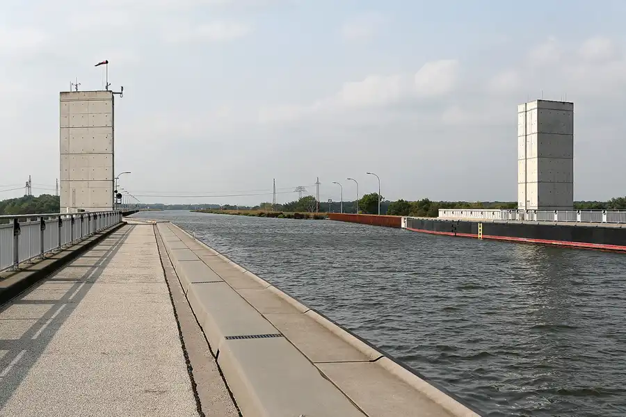 063 | 2009 | Magdeburg | Wasserstrassenkreuz | © carsten riede fotografie