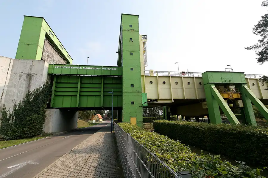 069 | 2009 | Magdeburg | Wasserstrassenkreuz – Schiffshebewerk Magdeburg-Rothensee | © carsten riede fotografie