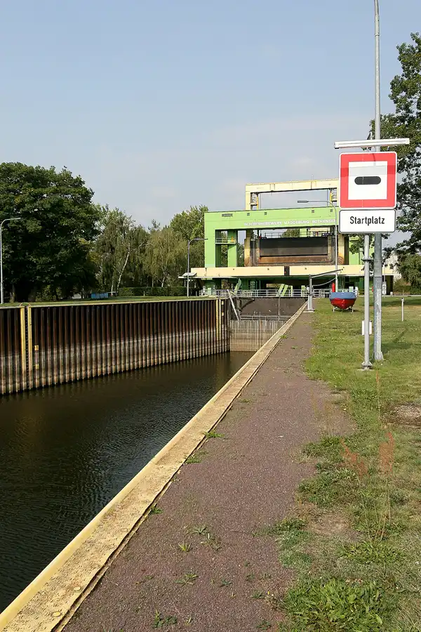 072 | 2009 | Magdeburg | Wasserstrassenkreuz – Schiffshebewerk Magdeburg-Rothensee | © carsten riede fotografie